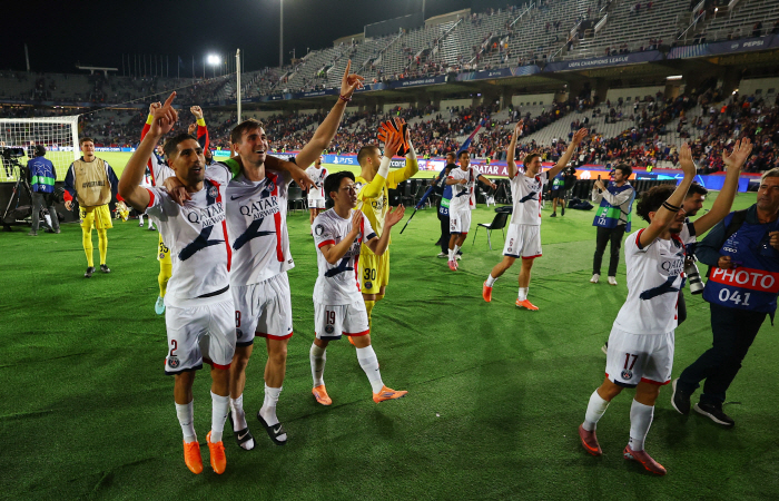  PSG hits the post in 3 minutes after Lee Kang-in puts in, 2-1 away from Warsaw!