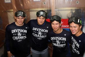 Wow, 1.2267 trillion Trio Dodgers saved...Kim Hye-sung, who couldn't even run as a pinch runner, is just jealous of the fans