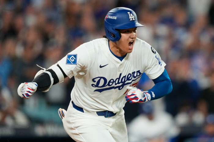 Wow, 1.2267 trillion Trio Dodgers saved...Kim Hye-sung, who couldn't even run as a pinch runner, is just jealous of the fans