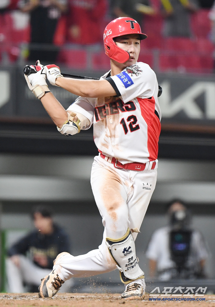 Wow, the 19-year-old rookie's defense is unwavering comfort, did he find a shortstop who will be responsible for KIA's 10-year future? 