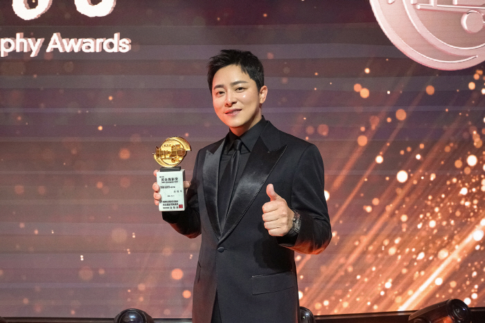Cho Jung-seok has both box office and reputation..Golden Shooting Award for Best Actor