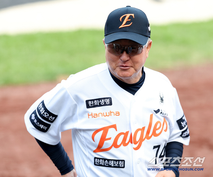 Even if you get 2nd place, you'll get criticized → Director Kim Kyung-moon's complaint.. There are too many radical words. Neither a coach nor a player is a god