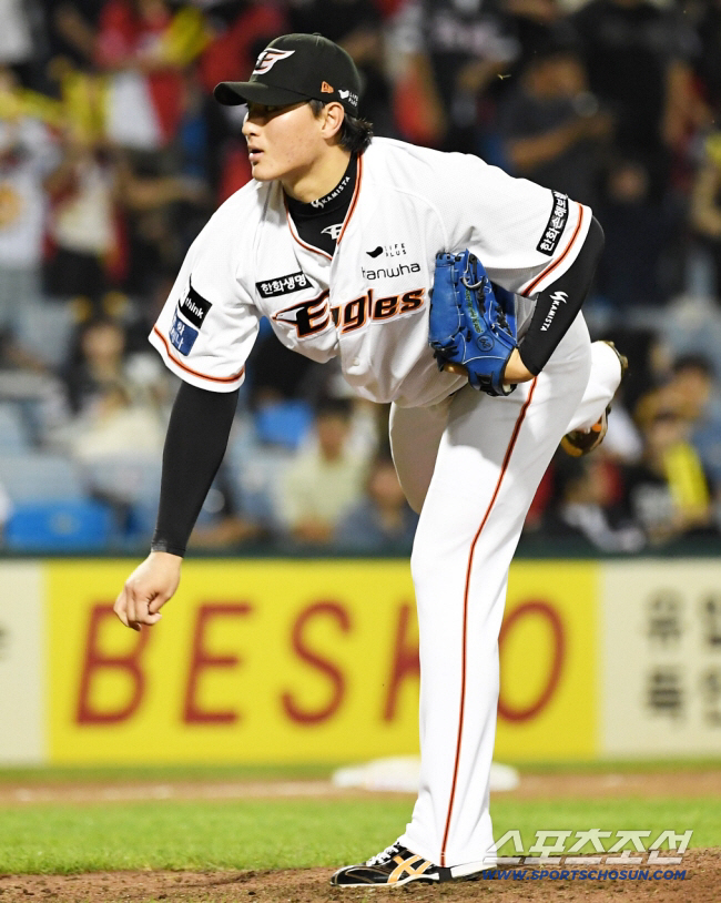 For me, today is the Korean Series → Hanwha's unknown pitcher Park Joon-young's 110th pitch! He appears to have won his first career start with two runs in five innings