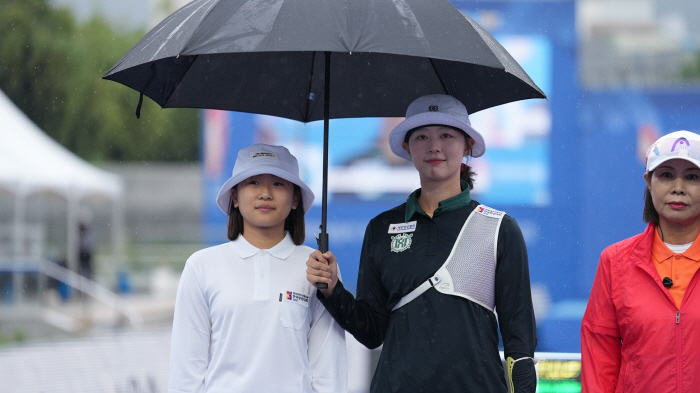  It's raining a lot before Jung Monggu Cup semifinals