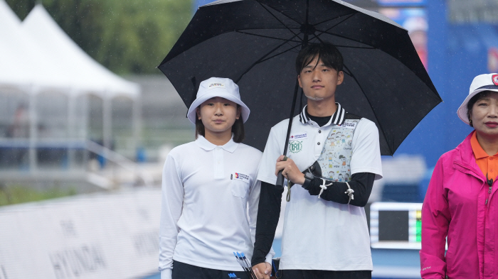  Jung Mong-gu's recurve finalist, Kim Jong-woo, let's stay calm