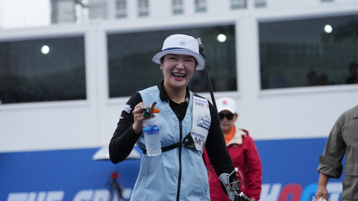  Let's go to Chung Monggu Cup final. Let's go with KANG CHAEYOUNG!