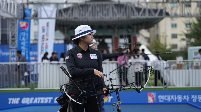  女 Compound semifinal. Yoo Heeyeon, get your breath together