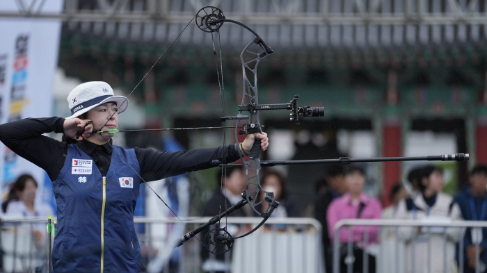  女 Compound semifinals. Oh Yoo Hyun calmly takes one step at a time