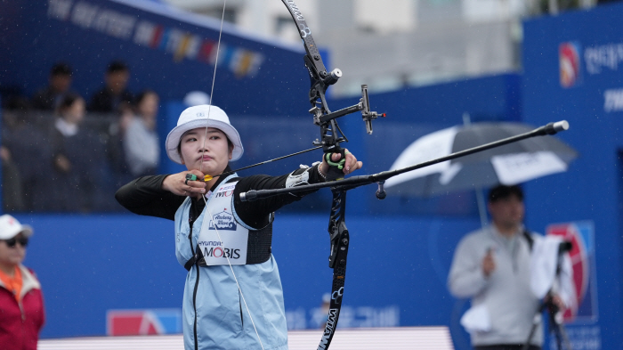  女 Recurve semifinalist KANG CHAEYOUNG broke through the rain