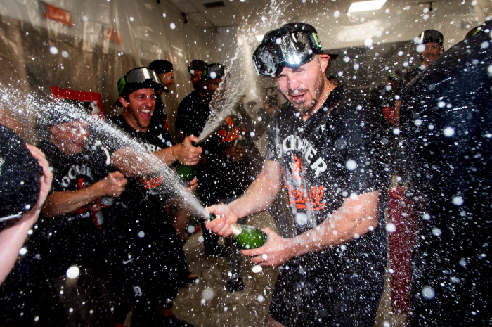Seattle, you follow me to the roof! Disgrace for missing the Detroit district championship, washed up in the wild-card series. Defeat Cleveland to advance to Division Series