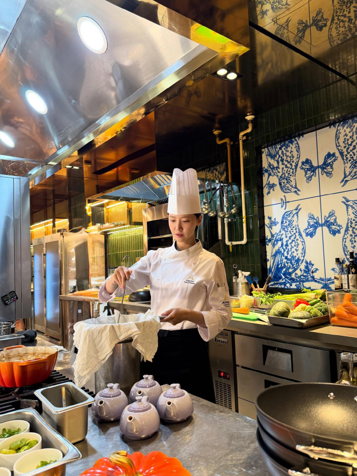 Yoona Shares Behind-the-Scenes Moments of 'Bon Appetit, Your Majesty'