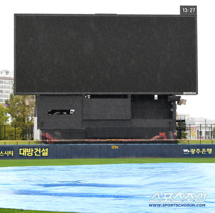 Waiting in the rain for in-person information, can Samsung fans hold the final match of the hot fan heart Gwangju?