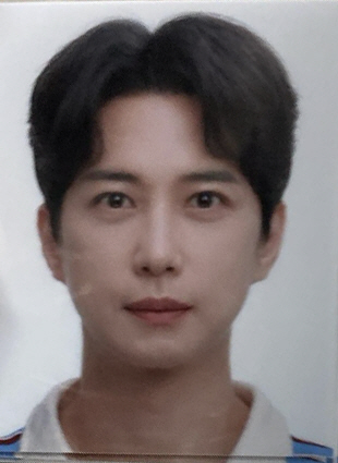 Who's 52 years old? Kim Won-jun, the best celebrity among the new ID photos released in 2025