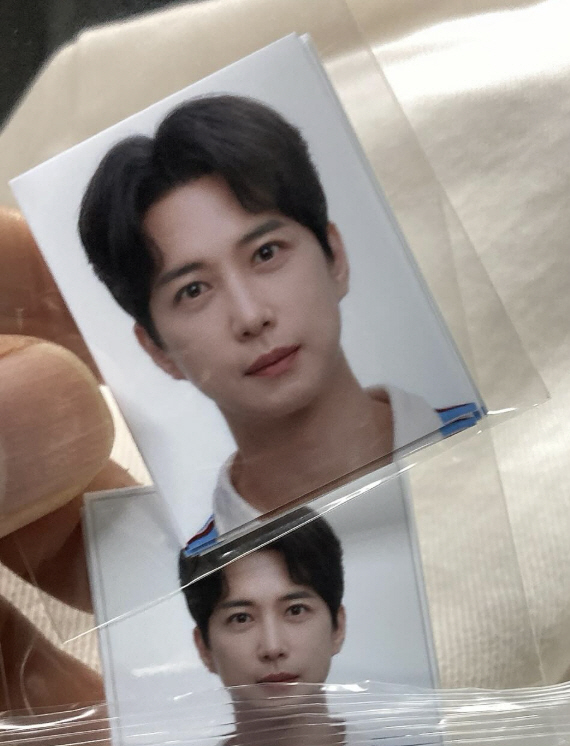 Who's 52 years old? Kim Won-jun, the best celebrity among the new ID photos released in 2025