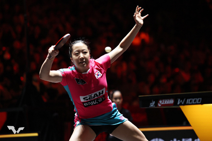 Beyond the Great Wall of West, the first smash in the 女 singles. Shin Yu-bin's table tennis became faster and stronger in the tiger cave