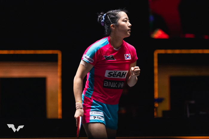 Beyond the Great Wall of West, the first smash in the 女 singles. Shin Yu-bin's table tennis became faster and stronger in the tiger cave