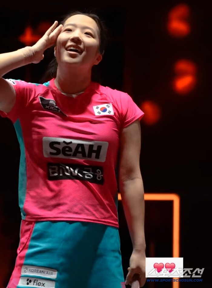 Beyond the Great Wall of West, the first smash in the 女 singles. Shin Yu-bin's table tennis became faster and stronger in the tiger cave