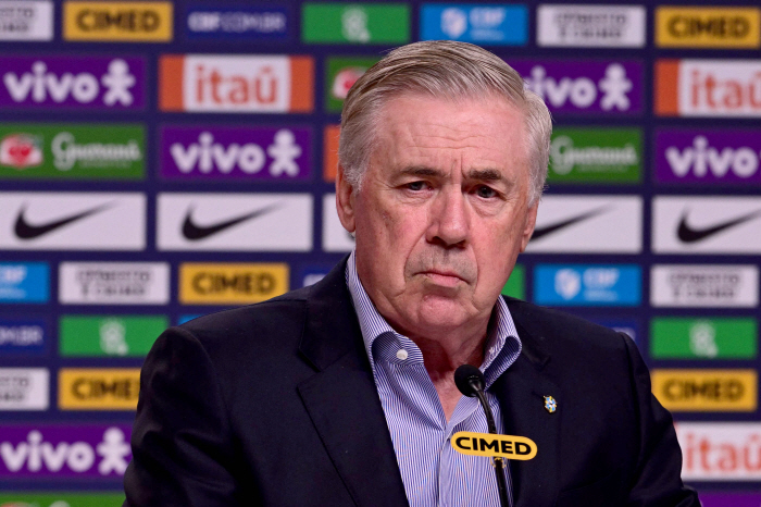The goal is to beat Brazil, the world's strongest team, with forward pressure tactics by the World Cup-winning coach…It's inevitable to compare with Hong Myung-bo