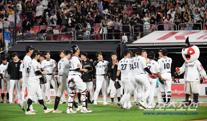 It didn't come this far easily. When we finished, we saw LG win in the car coming down from Changwon, and now it's the final game