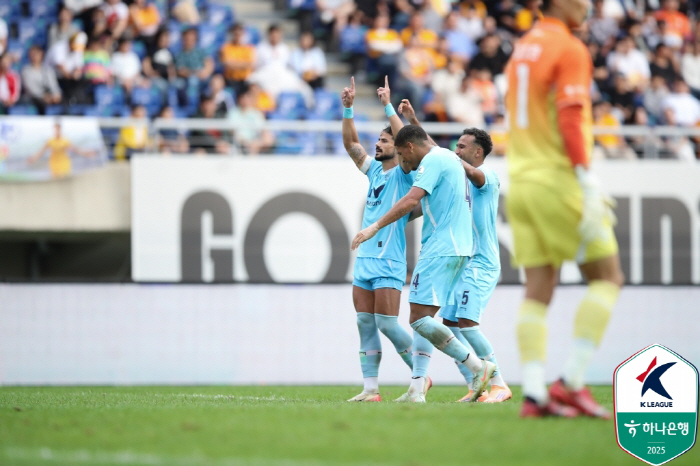  20 → 22 → 32 Cesinha's Daegu Crazy, PK 4 goals  1 exit, 32 thrilling wins by moonlight derby...11th place, Jeju by 6 points