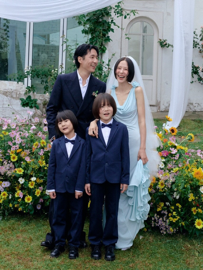 Kim Na-young ♥ My Q, yesterday (3rd) wedding..The two sons became a blessed family, too. 