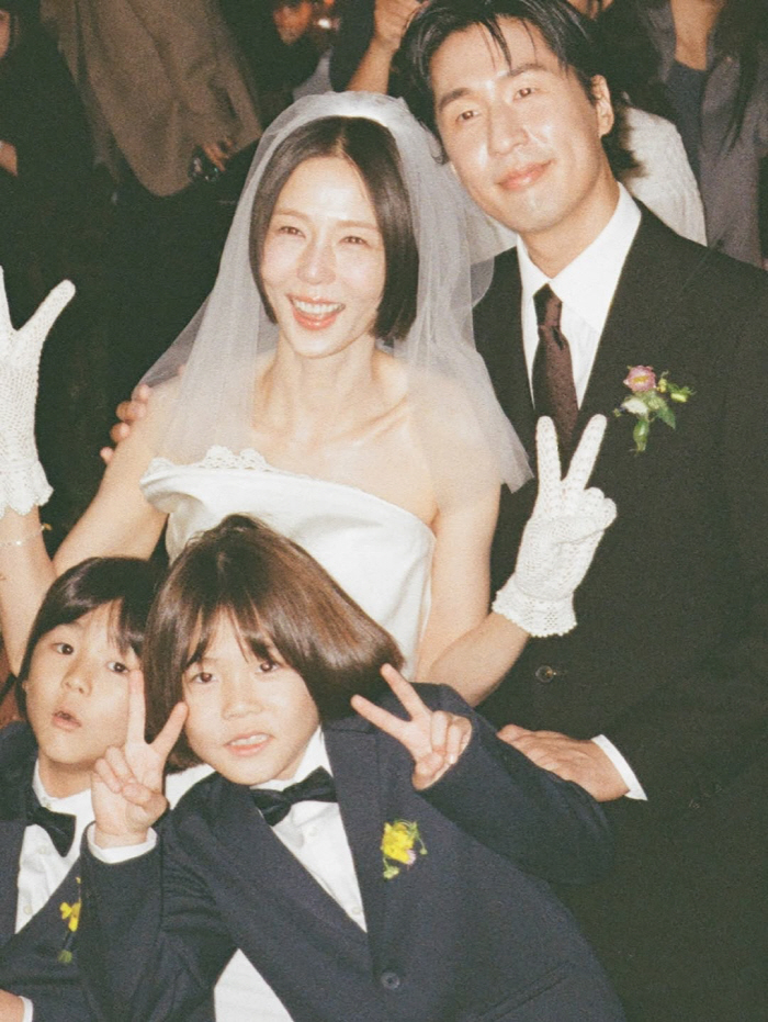 Kim Nayoung ♥ My Q, wedding scene..I walk in line with my two sons. 