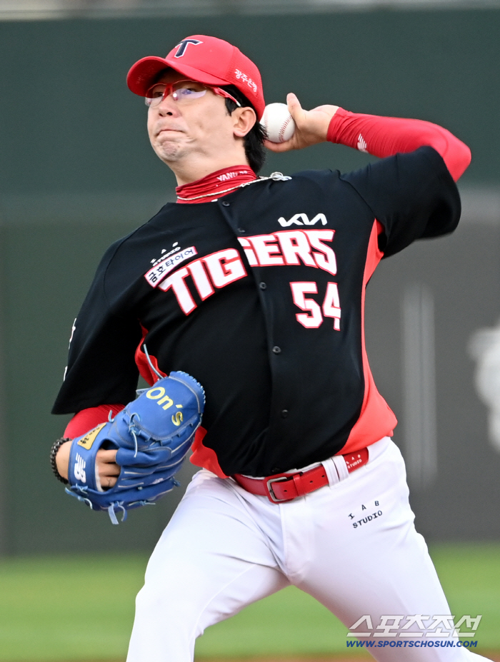 The most goals lost in the last season...Yang Hyun-jong allowed eight runs in two ⅔ innings and failed to win eight games in the season