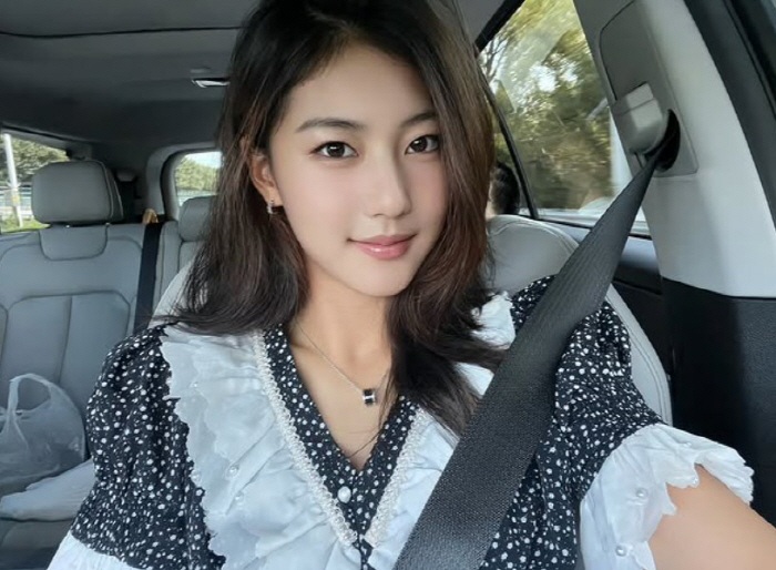 Park Yeon-soo's daughter Song Ji-A, JYP's love-calling beauty...Take off your golf uniform and show off your maturity
