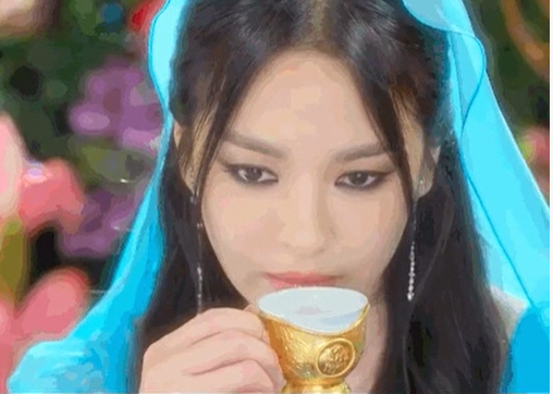 Song Hye-kyo Smoky Beauty...Since everything will come true, we'll capture your first special appearance