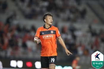 Yoo Byung-soo, a human victory over blood cancer, returned to the K League after 14 years!Suwon, which is tied with Incheon Bucheon, which beat Hwaseong, scored 10 points again 