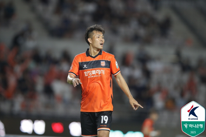 Yoo Byung-soo, a human victory over blood cancer, returned to the K League after 14 years!Suwon, which is tied with Incheon Bucheon, which beat Hwaseong, scored 10 points again 