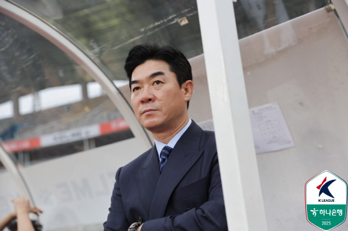Yoo Byung-soo, a human victory over blood cancer, returned to the K League after 14 years!Suwon, which is tied with Incheon Bucheon, which beat Hwaseong, scored 10 points again 
