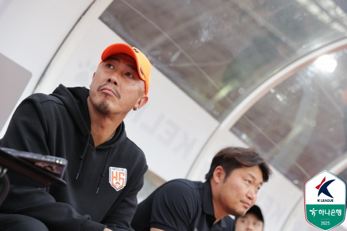 Yoo Byung-soo, a human victory over blood cancer, returned to the K League after 14 years!Suwon, which is tied with Incheon Bucheon, which beat Hwaseong, scored 10 points again 