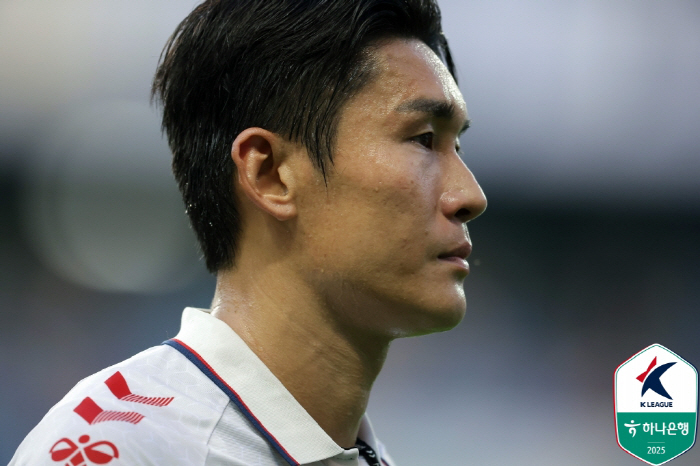 39-year-old Suwon Tuhon Captain Lee Yong endured a rib fracture and played until the end of the Jeju match400 games ahead of FC Seoul will miss the injury 
