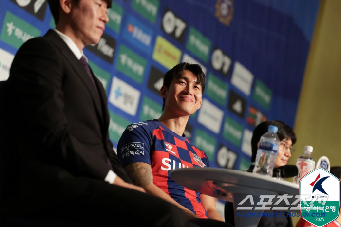 39-year-old Suwon Tuhon Captain Lee Yong endured a rib fracture and played until the end of the Jeju match400 games ahead of FC Seoul will miss the injury 