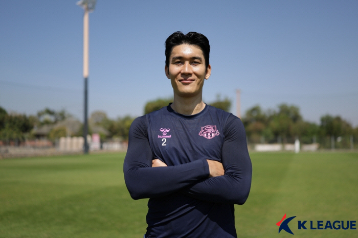 39-year-old Suwon Tuhon Captain Lee Yong endured a rib fracture and played until the end of the Jeju match400 games ahead of FC Seoul will miss the injury 