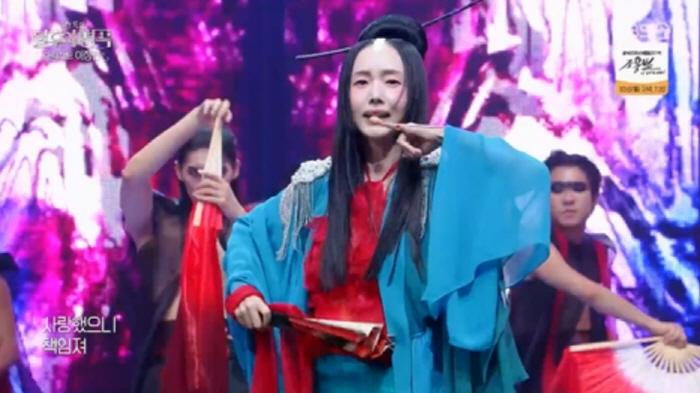 Lee Jung-hyun, nothing has changed since our debut..Bring a fan to the stage for 10 years (Immortal)