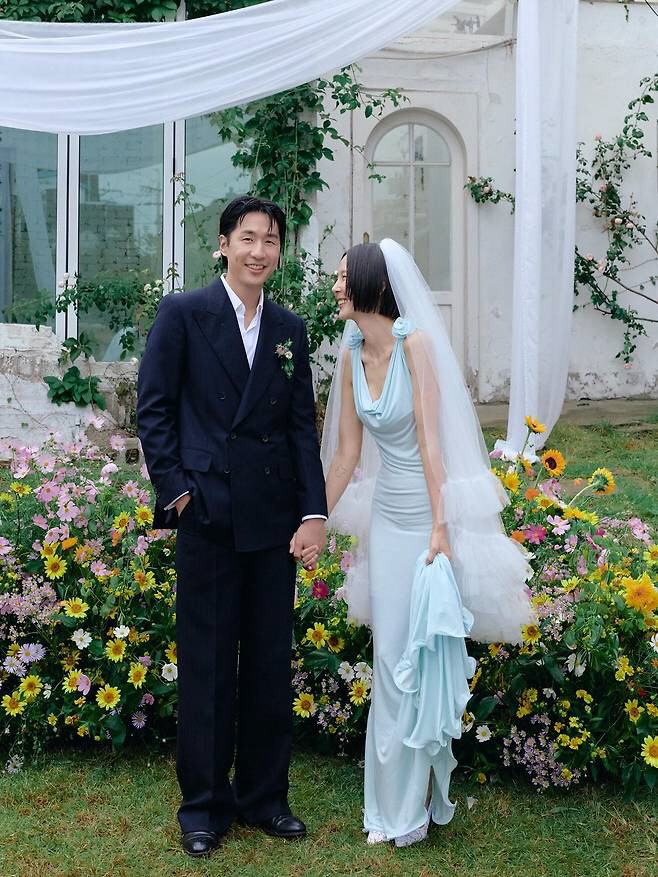 remarried Kim Na-young, ♥A happy wedding holding hands with MyQ...Family photo left with two sons 