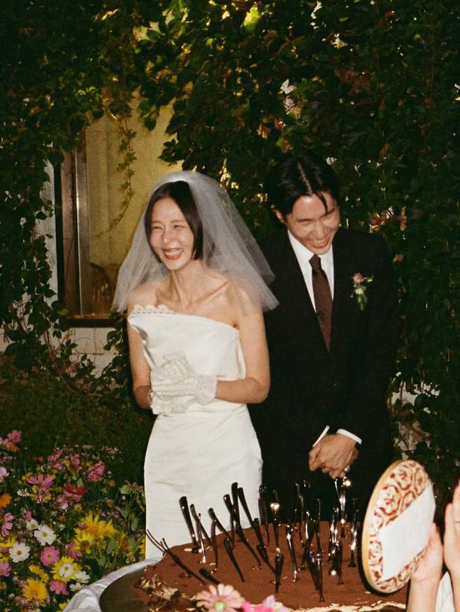 remarried Kim Na-young, ♥A happy wedding holding hands with MyQ...Family photo left with two sons 