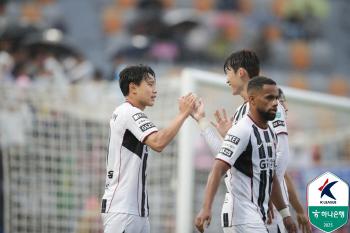 Seoul is also virtually confirmed. The last ticket is Gangwon vs Gwangju