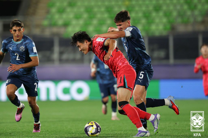 Soccer Thanks to Japan, Miraculous Round of 16! Confidence Stabs Sky With Victory, Captain's Explosive Remarks We Can't Fight Anyone