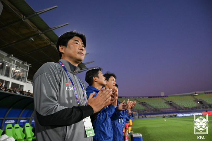 Soccer Thanks to Japan, Miraculous Round of 16! Confidence Stabs Sky With Victory, Captain's Explosive Remarks We Can't Fight Anyone