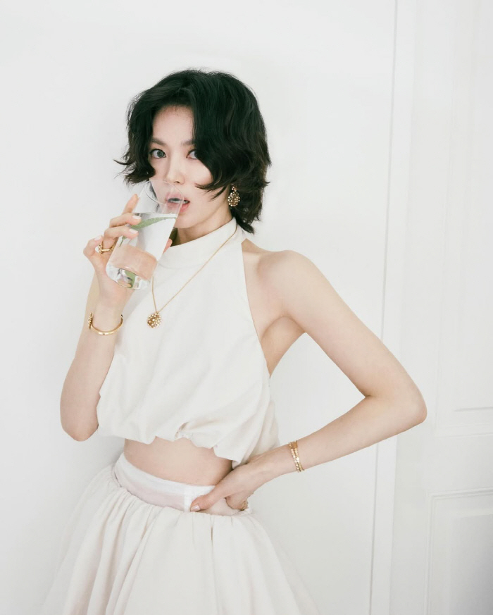 Song Hye-kyo Radiates Elegance in New ‘B-Cut’ Photos