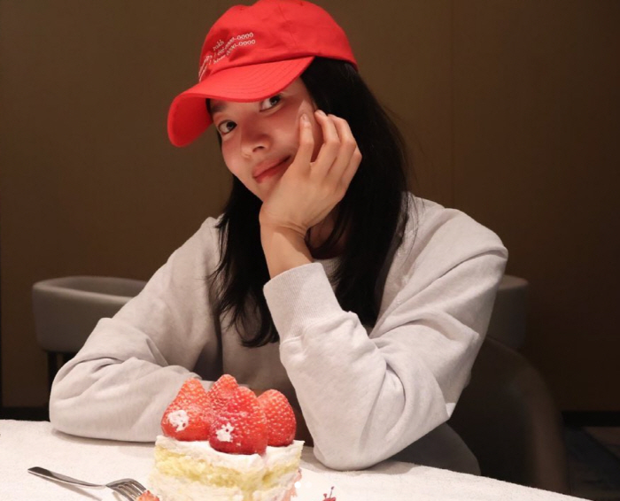 Song Hye-kyo, you play like this with your friends..Happy sister to the snack with Hyegyo on it. ♥
