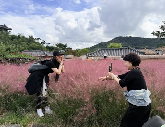 9.4 billion people thought Jang Young-ran was a mother and daughter, not a poet who opposed marriage and a grandfather who traveled for Chuseok