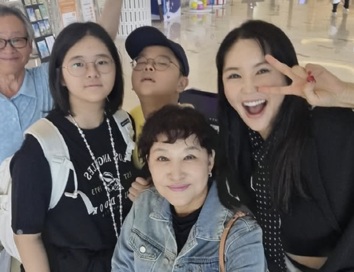 9.4 billion people thought Jang Young-ran was a mother and daughter, not a poet who opposed marriage and a grandfather who traveled for Chuseok