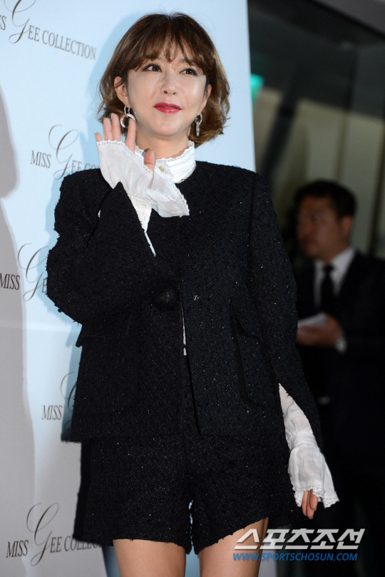 Controversy over illegal gambling, S.E.S. Shu cried and laughed at a fan meeting because I had a criminal record. 