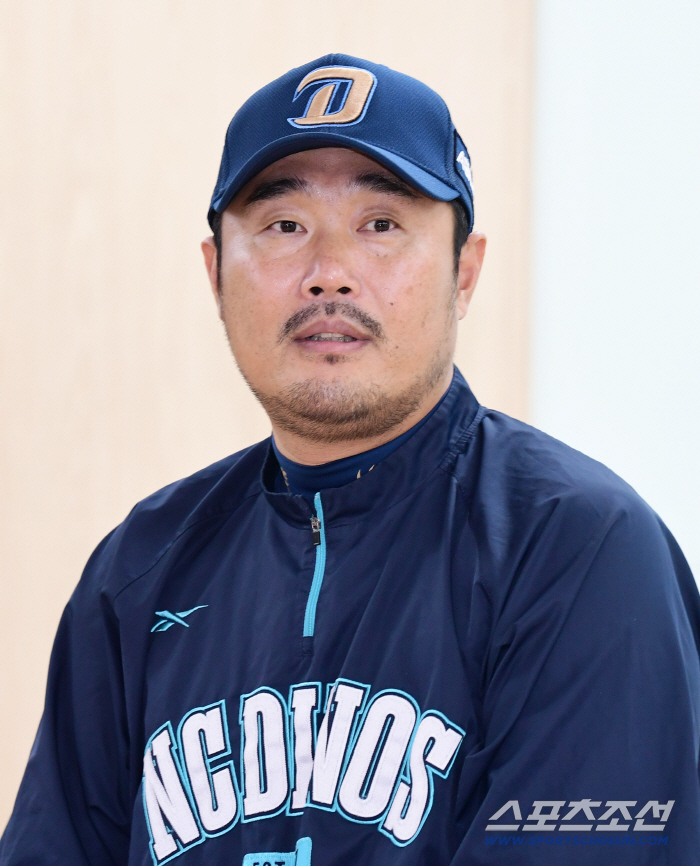 Manager Lee Ho-joon, who couldn't laugh even after winning, is worried about Kim Hyung-joon's injury, and Kwon Hee-dong and Kim Hwi-jip may go out as catcher 