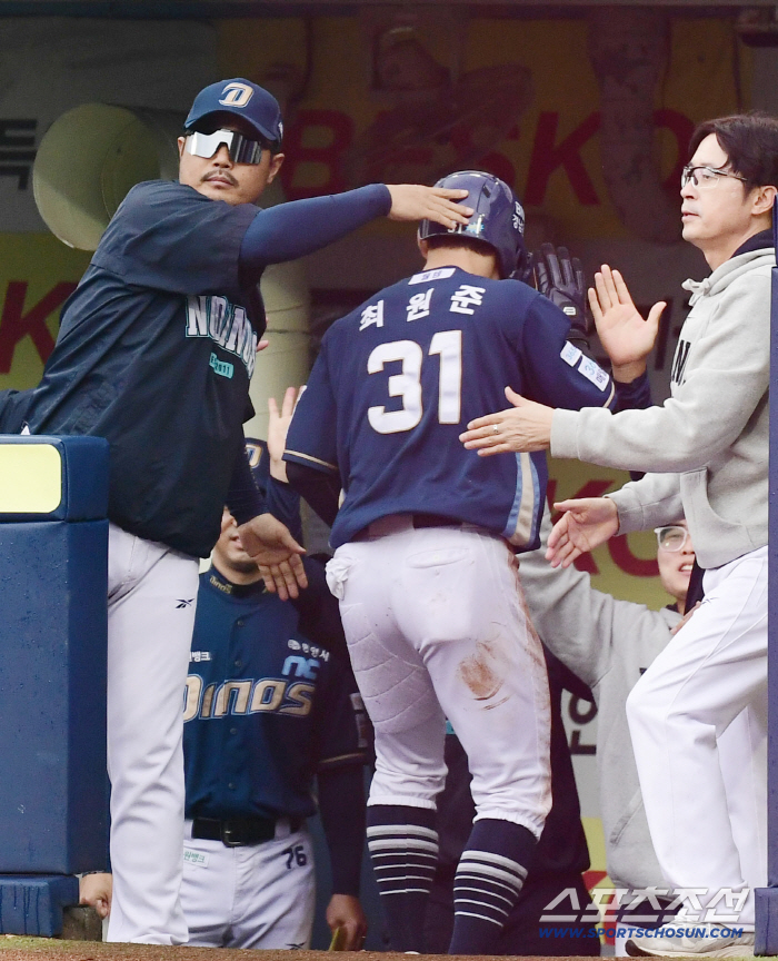 Manager Lee Ho-joon, who couldn't laugh even after winning, is worried about Kim Hyung-joon's injury, and Kwon Hee-dong and Kim Hwi-jip may go out as catcher 