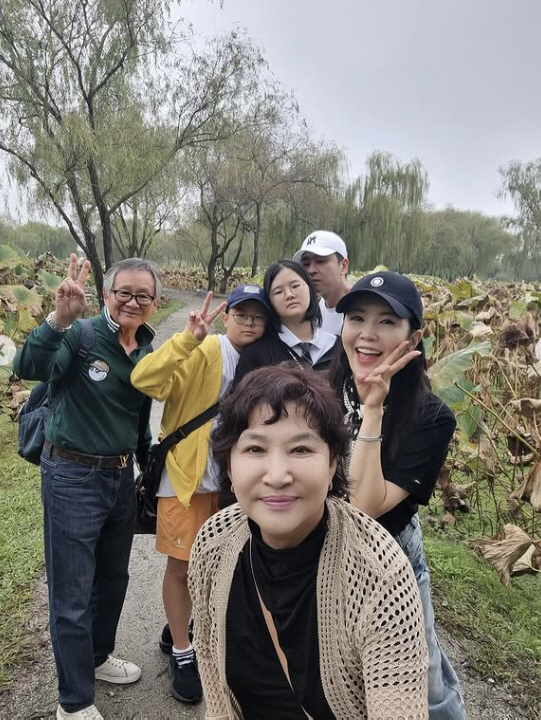 My unemployed husband, Jang Young-ran, and all my in-laws, I love you for your travel expenses Flex